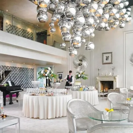 The G & Hotel